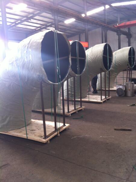 Welded steel pipe bend